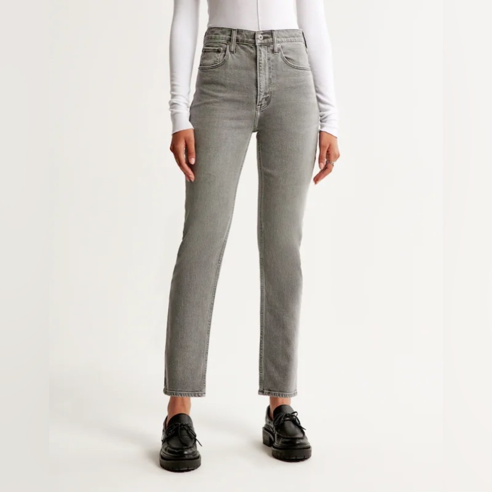Abercrombie and Fitch Ultra High Rise Ankle Straight Jeans, Washed Grey. Size 26